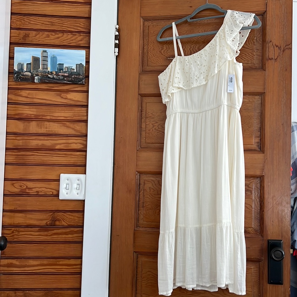 Off white cream eyelet dress size medium new with tags.